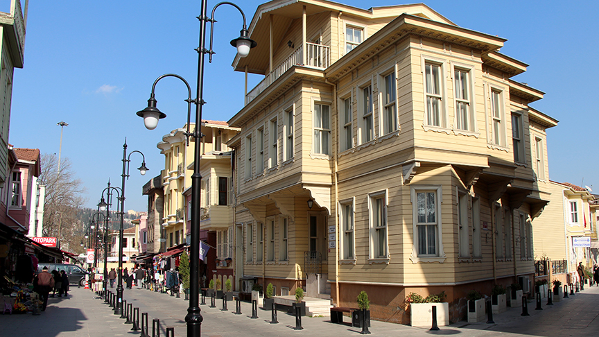 Eyüpsultan, tarihi eserlerin restorasyonundan yolların yayala